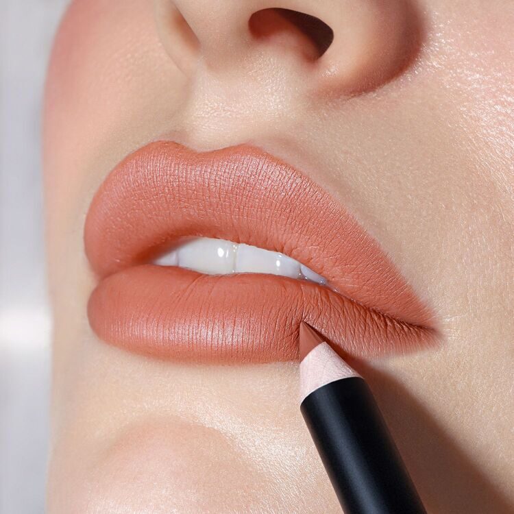 КАРАНДАШ ДЛЯ ГУБ SOFT MATTE